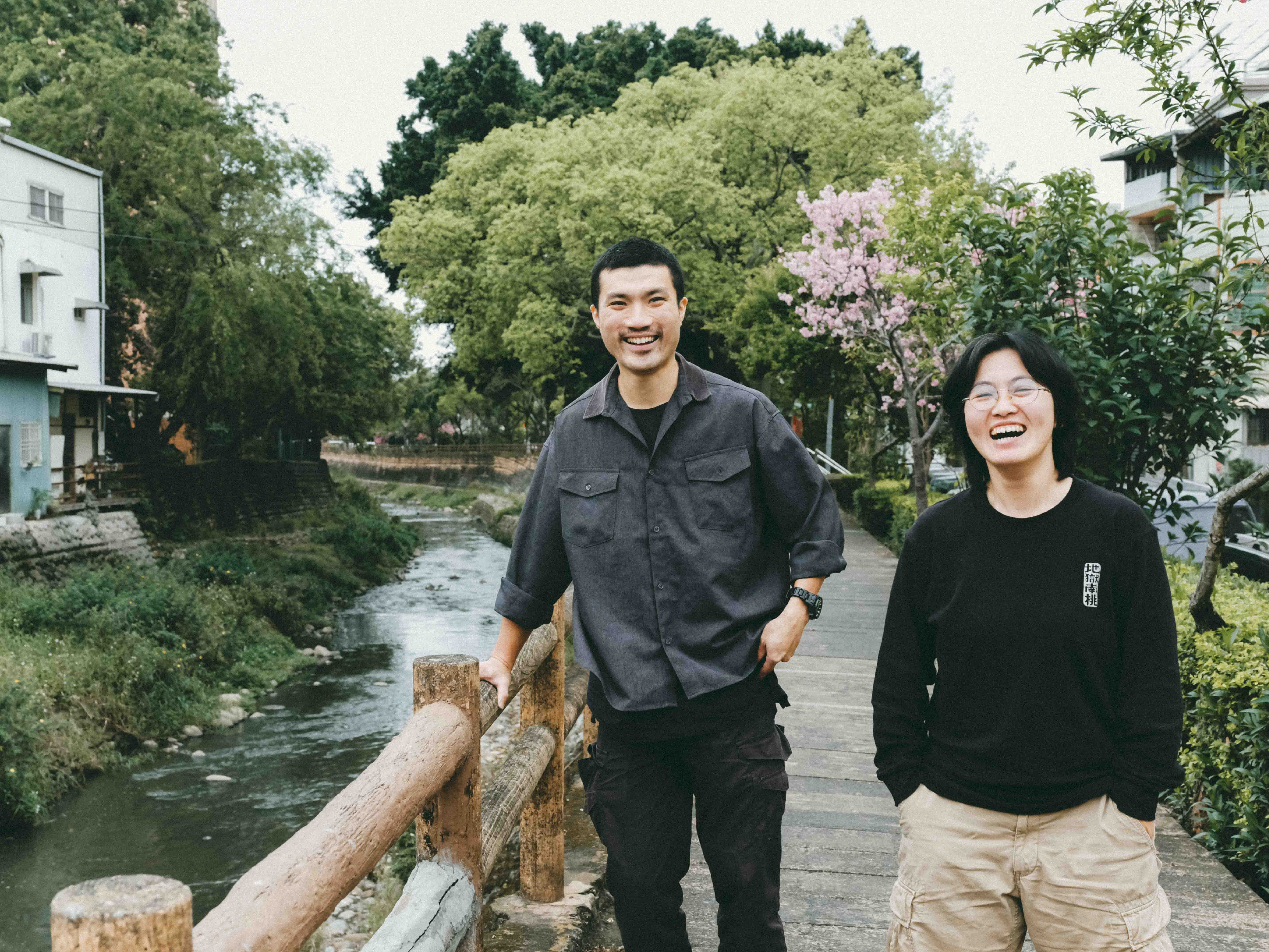 金山所在的共同創辦人阿峰（左）與屋蹐文化的創辦人莊茹絜（右），運用空間與在地連結，串聯出不同的可能性。