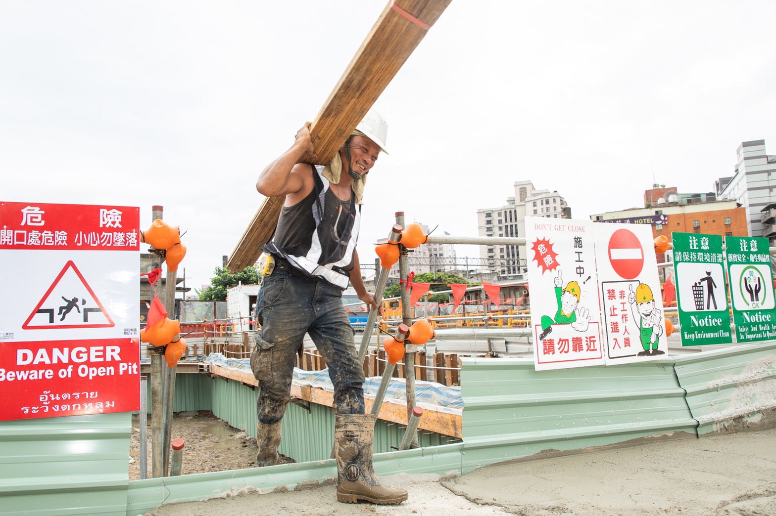 鄭文燦市長視察鐵路地下化先導工程 中壢臨時後站109年9月完工