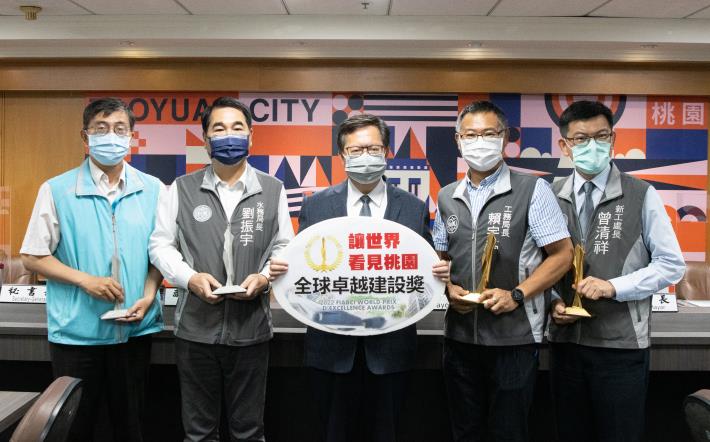 2022全球卓越建設獎獻獎-市長與獲獎單位合影