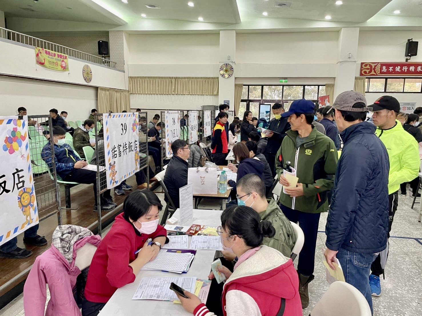 桃園市政府就業職訓服務處桃園就業中心與國軍退除役官兵輔導委員會退除役官兵職業訓練中心攜手舉辦「一鹿順風 職向未來」聯合徵才活動,媒合率達91%!