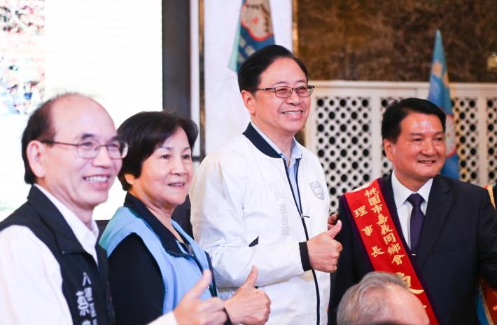 張市長與嘉義同鄉會前後任理事長合影