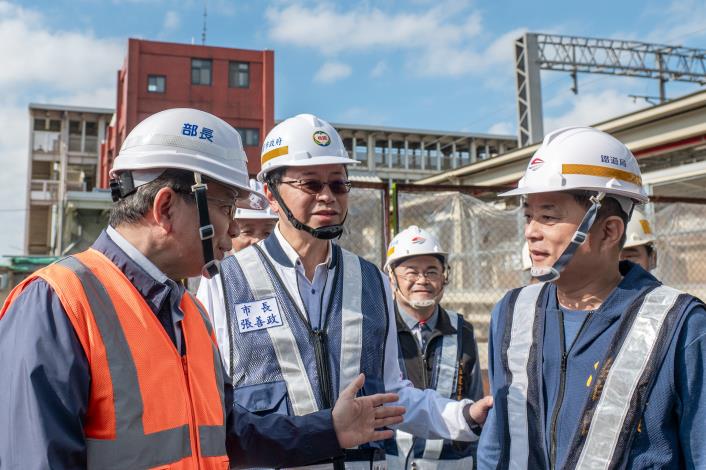 張市長陪同立法院交通委員會考察桃園地區交通建設
