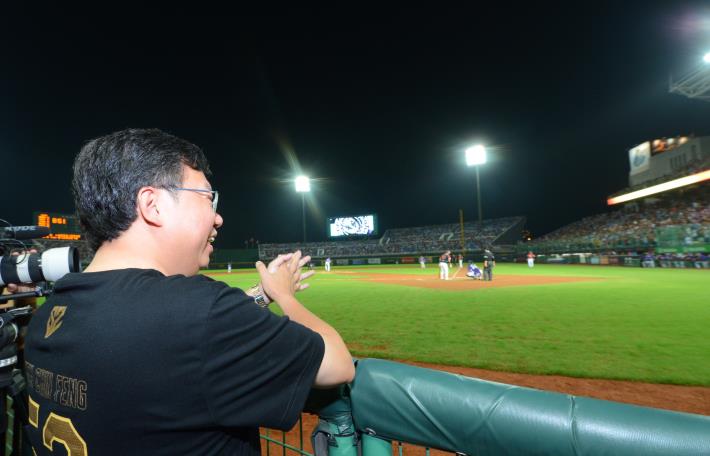 陳金鋒引退賽 鄭市長：見證棒球傳奇，感謝永遠的「台灣隊長」