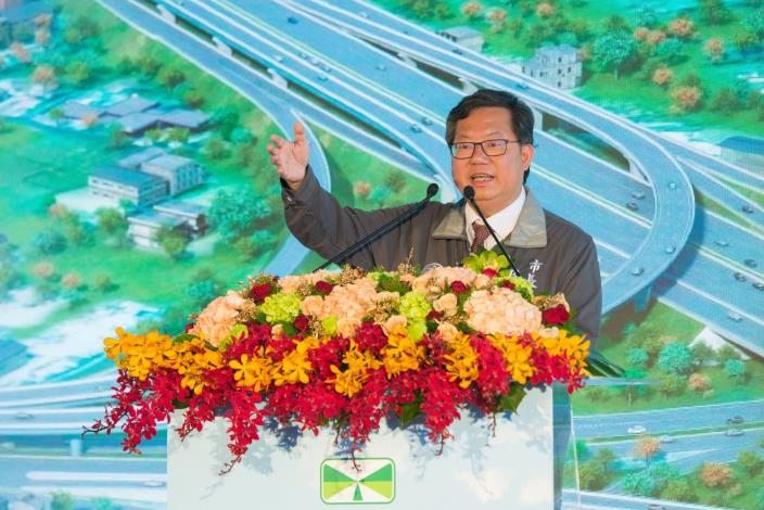 鄭市長致詞表示，市府會以智慧、決心、魄力與遠見解決各項問題