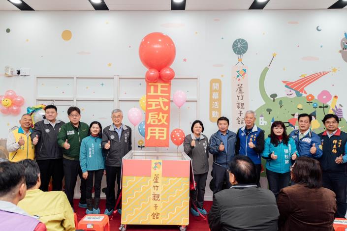 副市長與貴賓進行啟用儀式