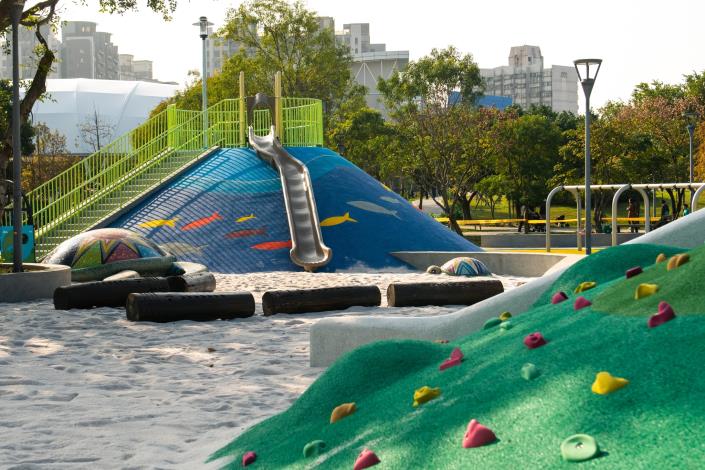 新勢公園共融式兒童遊戲場啟用