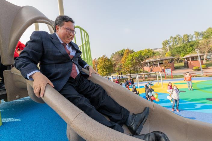 市長體驗溜滑梯