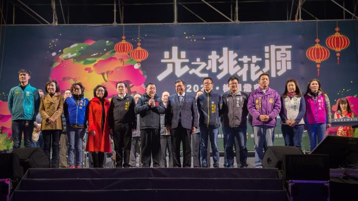 議會團隊與市府團隊一同恭賀市民朋友新年快樂