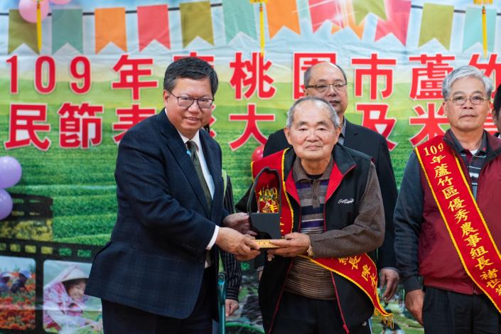 鄭市長表揚優秀的農政人員