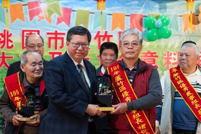 鄭市長鼓勵優秀的農政人員