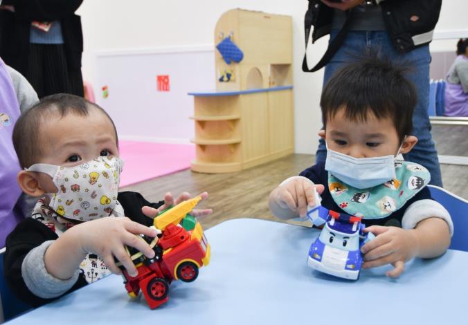 幼童於活動區活動須戴上口罩