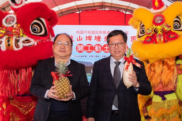 以鳳梨及白蘿蔔，祝福工程順利