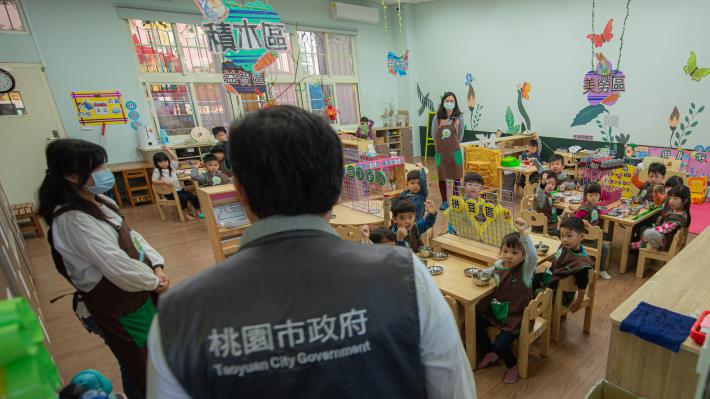 學童開心迎接開學日