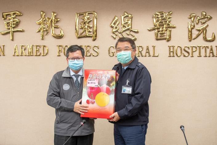 市長致贈水果禮盒慰勞第一線醫護人員
