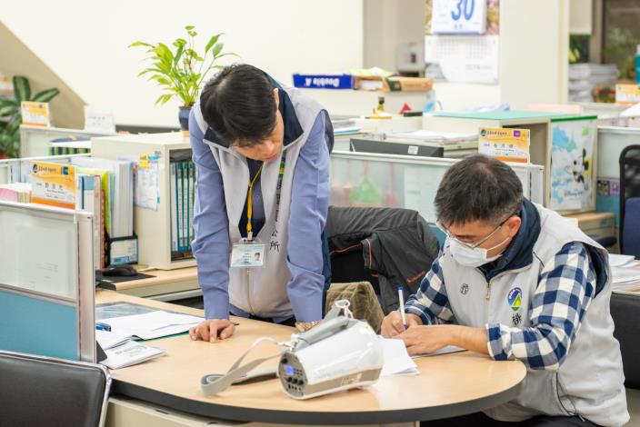 防疫同仁辦公中