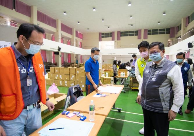 市長感謝協助防疫物資發送作業的同仁