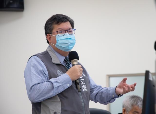 鄭市長表示，目前防疫及紓困政策同時執行