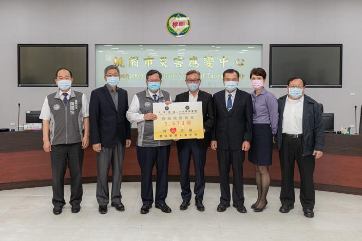 感謝皇家薇庭Royal Wedding（婚宴）會館及中悅建設機構聯合捐贈3,573份精緻餐盒給第一線警察同仁