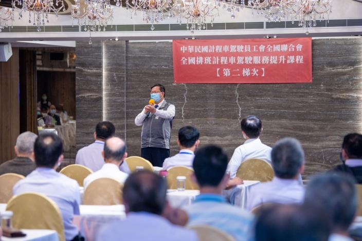 市長致詞表示，防疫計程車隊發揮「有載無類」精神，承擔第一線防疫責任