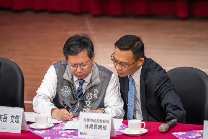 市長與教育局長交流意見