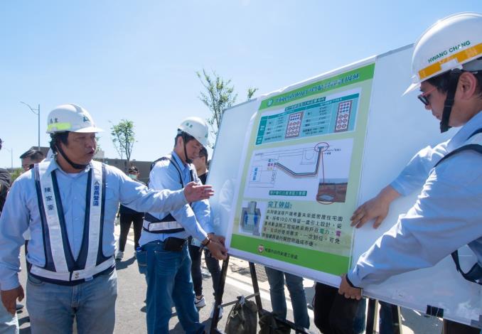 營造廠商進行簡報