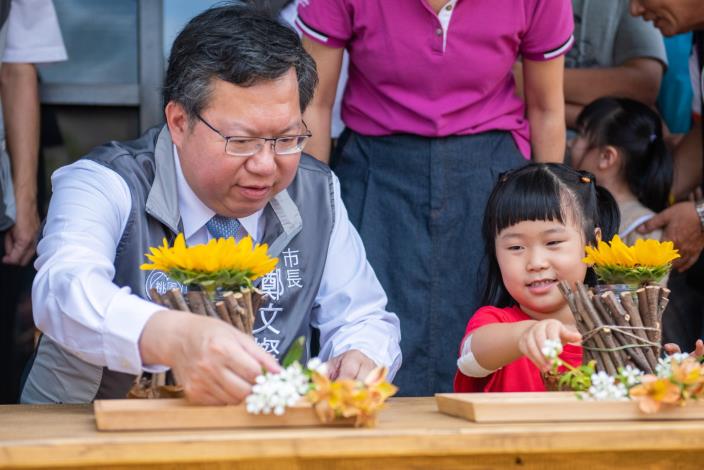 市長與幼兒園學童體驗手作