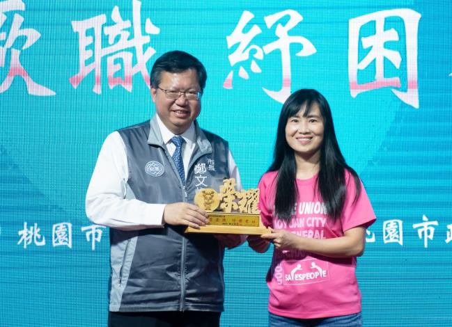 工會代表與市長合影