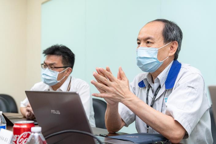 和碩人員說明移工若發燒，將單獨居住一間房，避免交叉感染