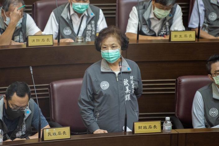 財政局歐局長備詢