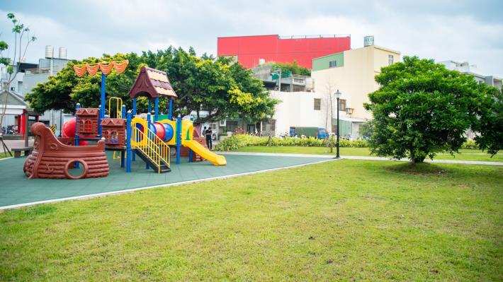 蘆竹海湖運動森林公園的遊樂器材