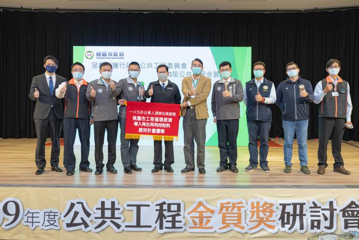 市府團隊獲得109年公務人員傑出貢獻獎肯定