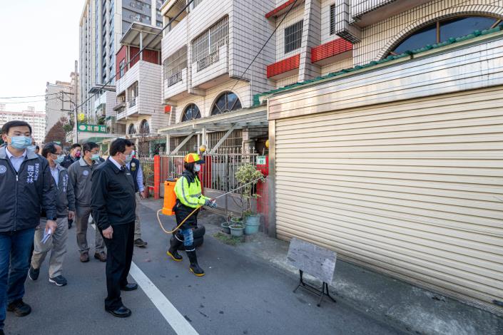 市長視察部桃周邊社區環境消毒工作執行情形