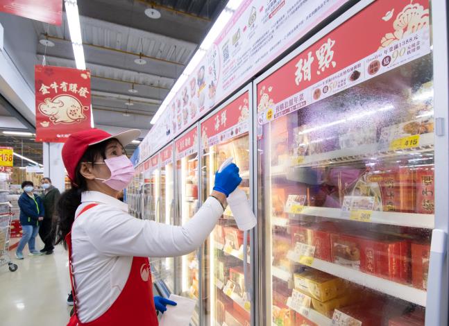 大潤發平鎮店暫停試吃活動，並每週進行一次全館消毒，保障消費者購物安全