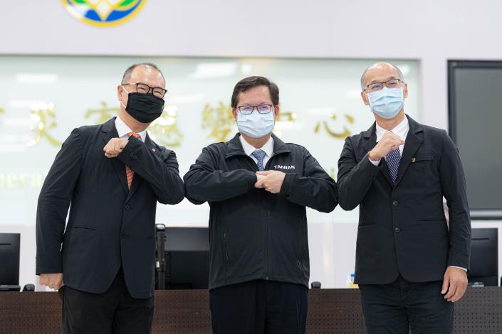 市長與興采集團等代表合影
