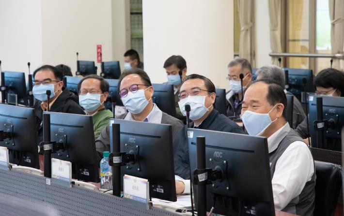 市府各局處首長出席防疫專案會議，持續滾動式檢討防疫對策