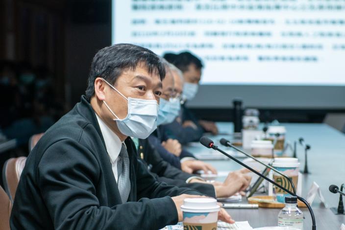 林口長庚醫院副院長邱政洵說明院內分艙分流管理情況