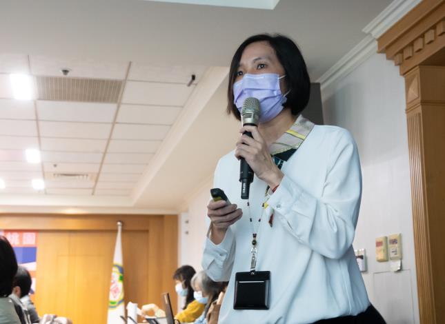 地稅局同仁針對「稅務專家 i 桃喜」進行專題報告