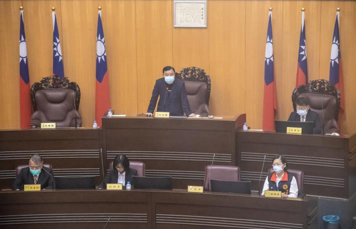 邱議長請議員們針對墊付案表決