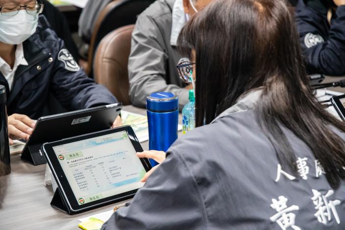 桃市府於每週三市政會議時間，加開防疫紓困振興專案會議，並邀請各局處首長與會討論
