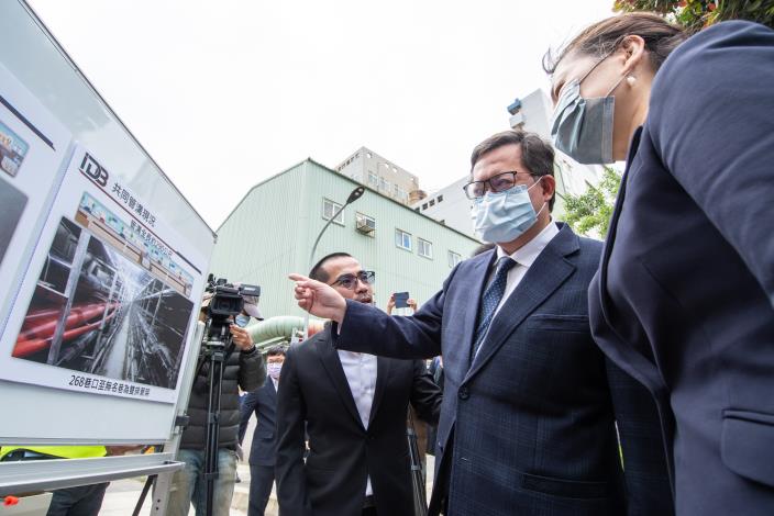 鄭市長和經濟部長王美花討論共同管溝現況