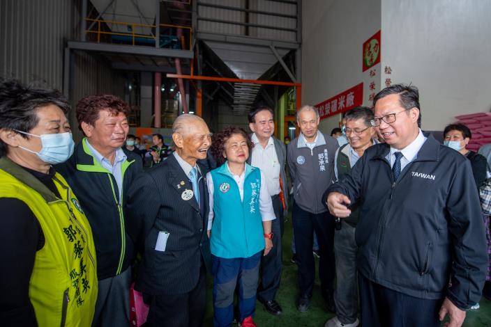 市長視察松榮碾米廠，盼提升設備後能擴大規模發展，打響在地稻米品牌