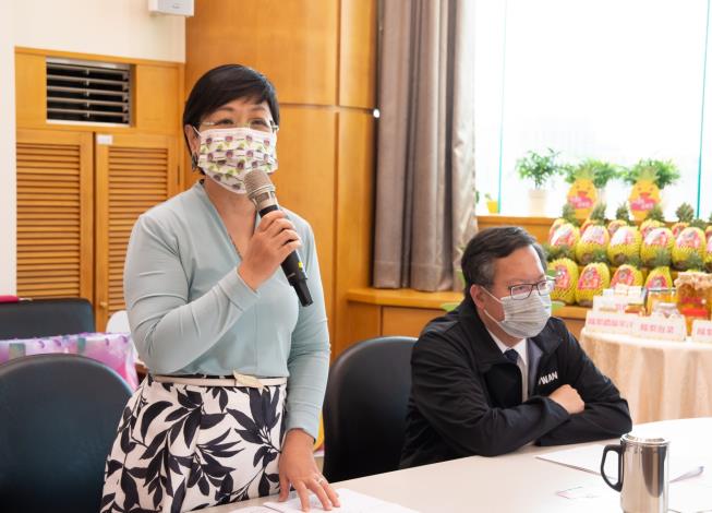 僑務委員會副委員長徐佳青表示，期待透過愛心捐贈活動，讓鳳梨產生社會正向效益，激勵更多台商投入公益事業