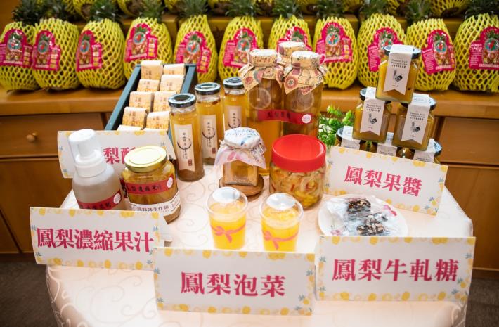 桃姊妹工坊將鳳梨加工成鳳梨酥、果醬、濃縮果汁、泡菜、牛軋糖等產品