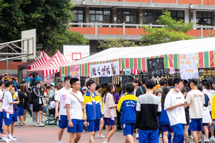 師生踴躍參與園遊會活動