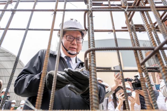 鄭市長嘗試簡易組裝