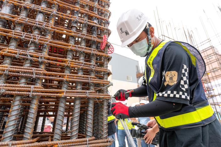 鋼筋系統化工法讓施作者僅需在工地完成簡易組裝，提升施工速度