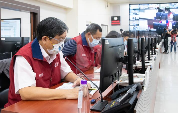 衛生局長王文彥說明COVID-19病毒染病檢測