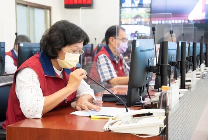 社會局長鄭貴華說明110年擴大急難紓困補助方案辦理情形