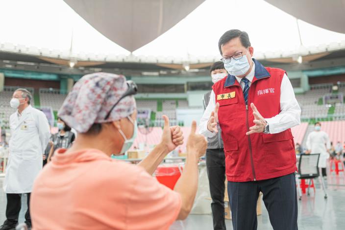 鄭市長關切市民施打疫苗後的健康狀況
