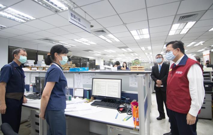市長視察辦公區域防疫作為，肯定分組、分流、分區辦公等防疫政策